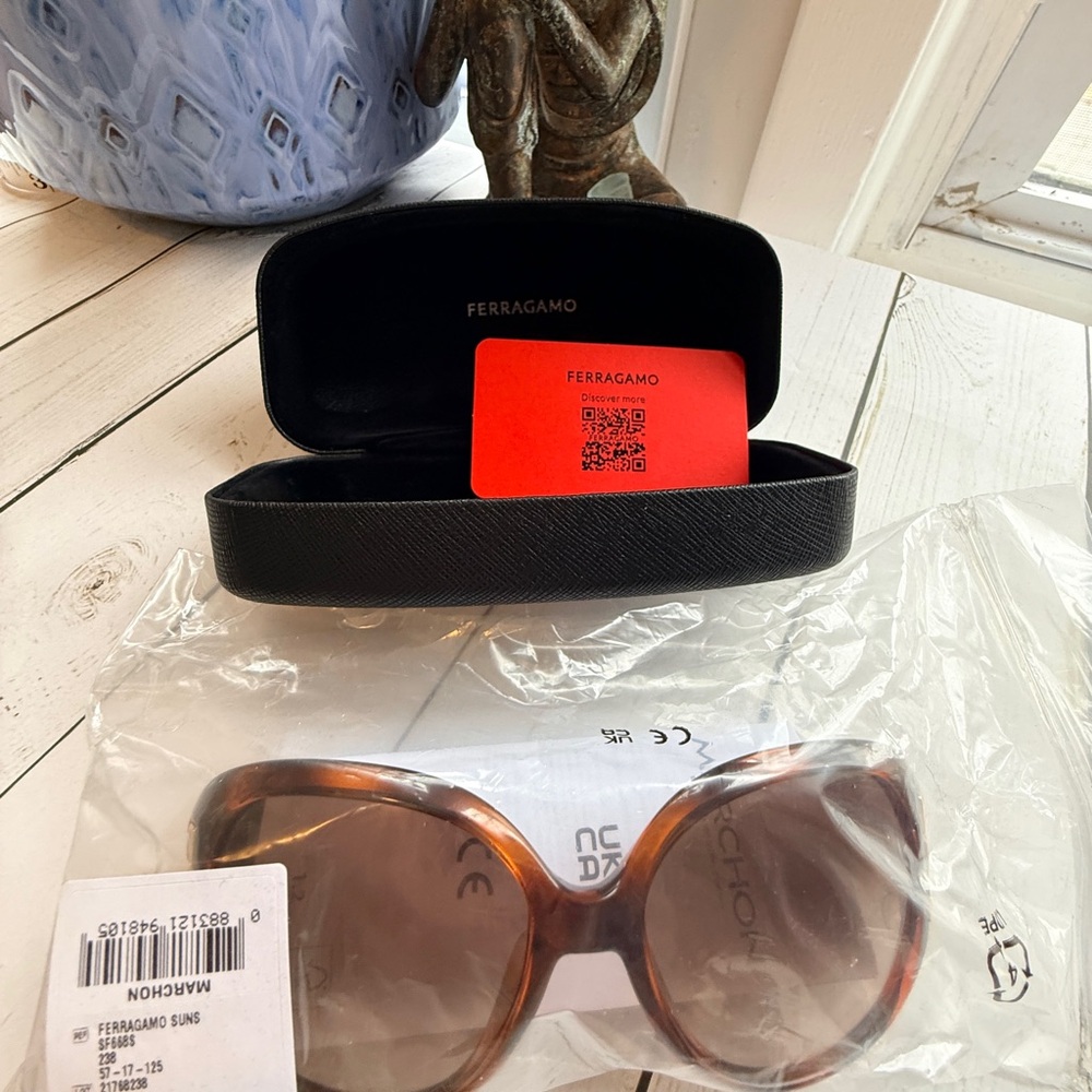 Salvatore Ferragamo | Sunglasses, New 238‎ (Dark Tortoise) - Picture 8 of 10